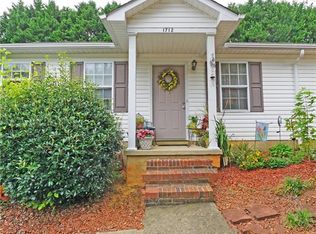 1712 18th Ave NE #1712, Hickory, NC 28601