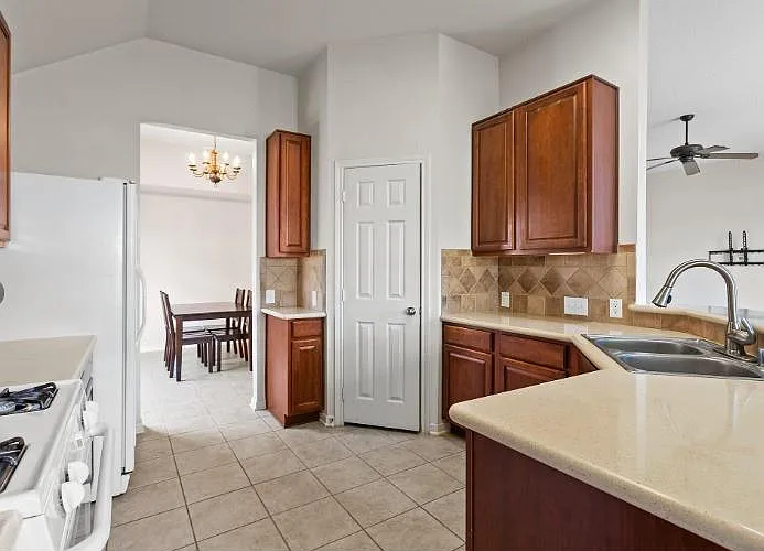 8817 Sunforest Ln — Photo 6