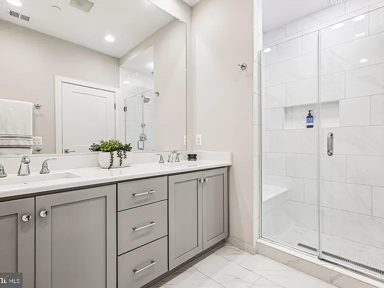 10340 Grosvenor Pl — Photo 28