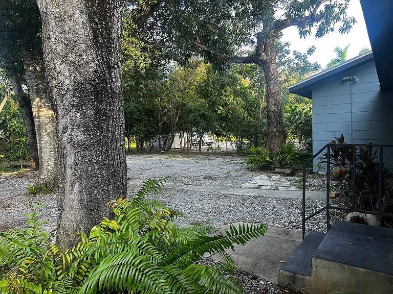 1531 Hough St — Photo 31