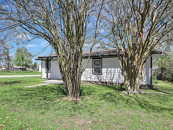 4th image of 122 Commerce St