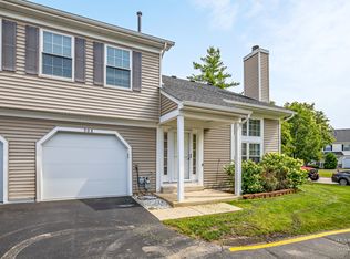 308 Wisteria Dr, Streamwood, IL