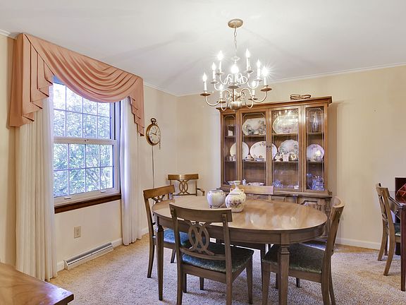 3rd image of 183 Parkledge Dr