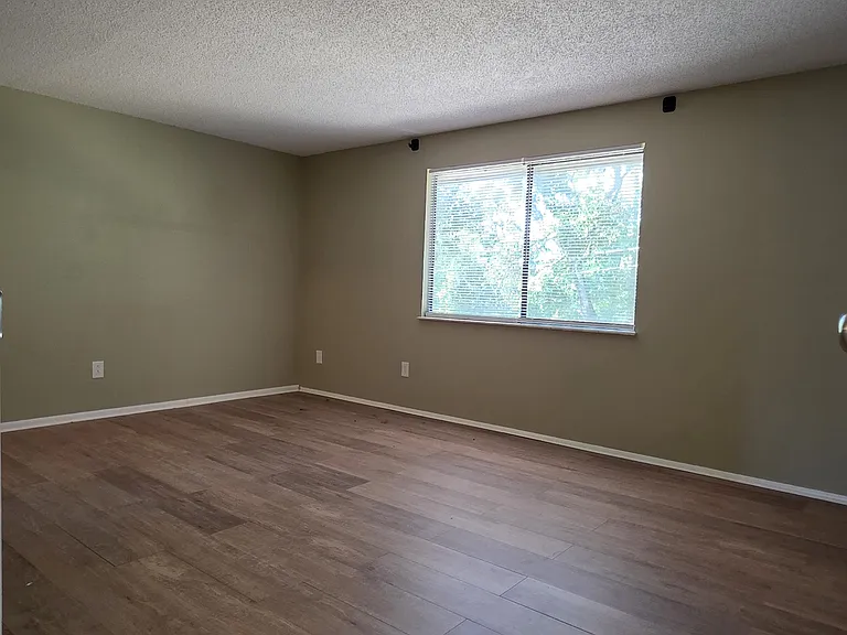 4908 Silver Oaks Vlg — Photo 18