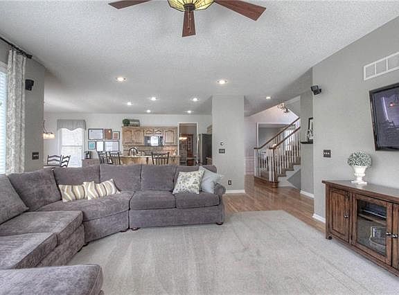 2nd image of 14118 Cody St