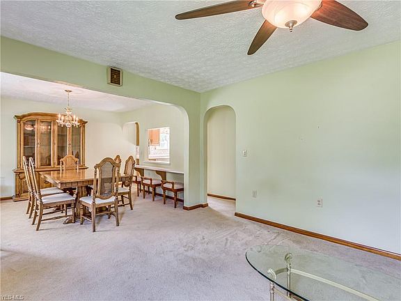 5th image of 800 E Cassell Ave