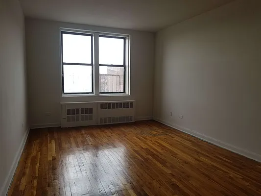 Rented by Max & Associates Realty Corp | media 10