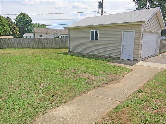 Oversized 1-Car Garage