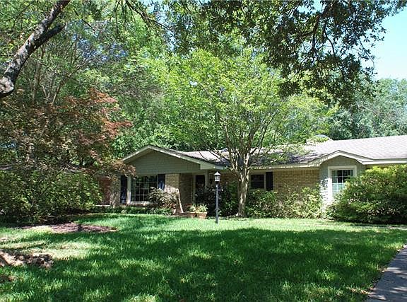 2nd image of 1104 Oaklawn Dr