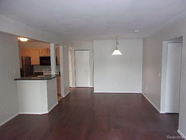 866 Amanda Ln — Photo 4