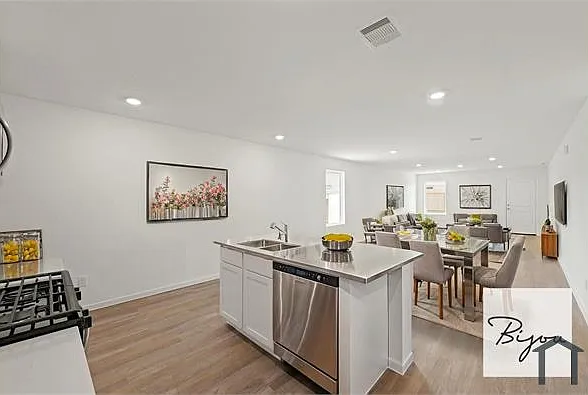4 bed, 1627 sqft, $2,300 — Photo 3