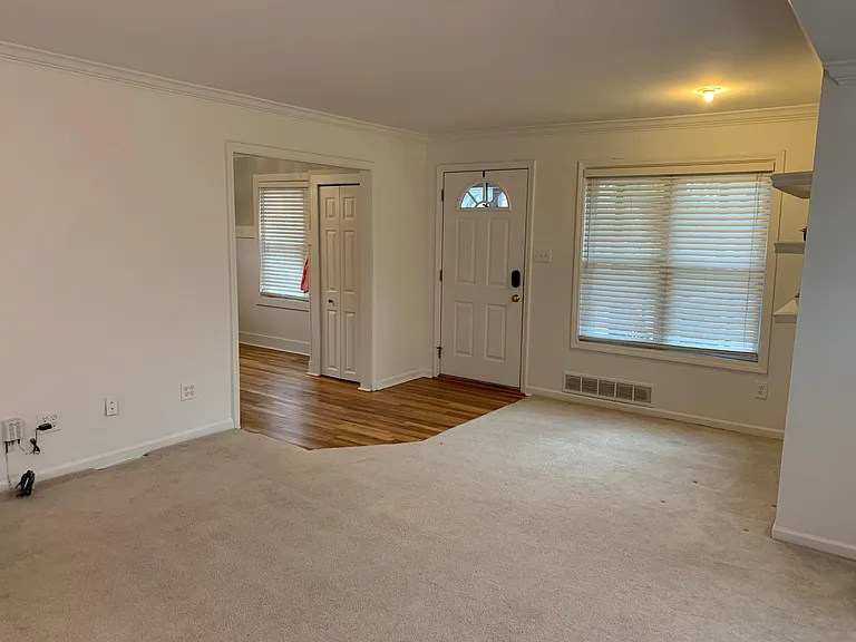 918 Batavia Ave — Photo 7