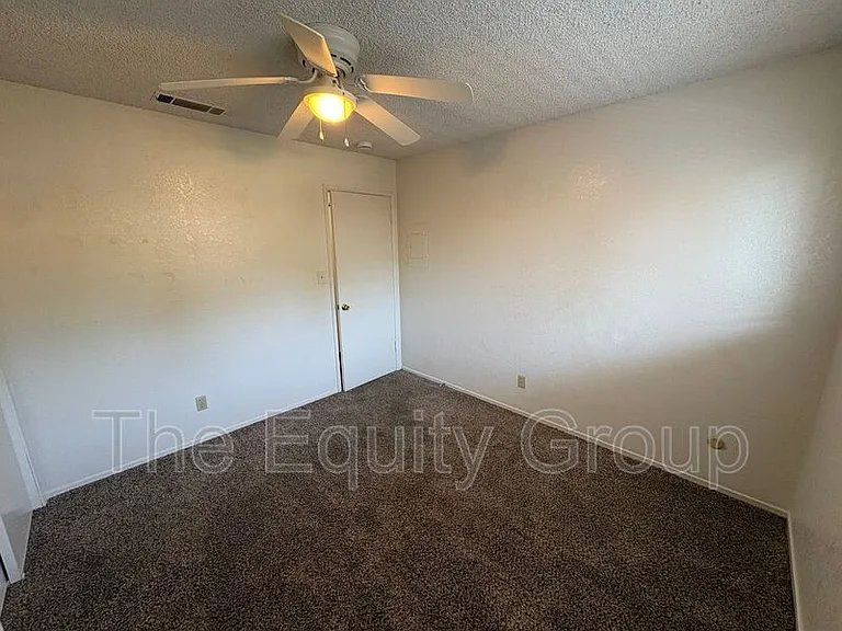2037 S Tracy Ct — Photo 9