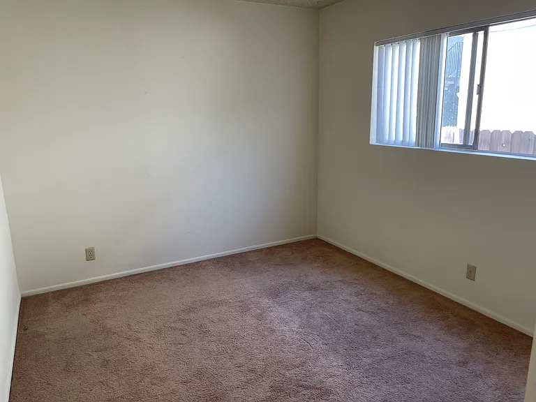 1450 Marine Ave #8 — Photo 5