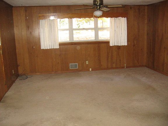4th image of 621 Tina Dr