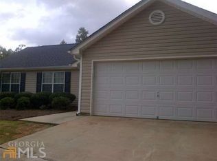 215 Creekside Dr, Grantville, GA 30220