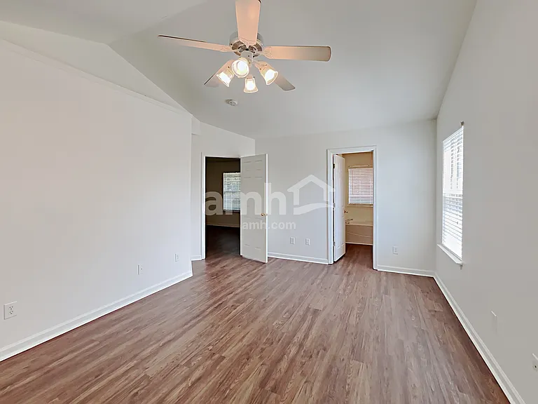 1513 Cardinal Ln — Photo 12