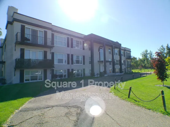 6233 124th St NW, Edmonton, AB T6H 3V1