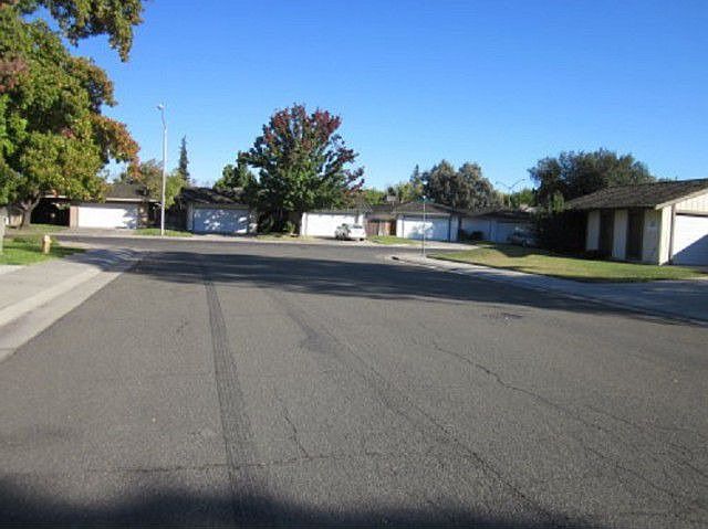 2nd image of 922 Springoak Way