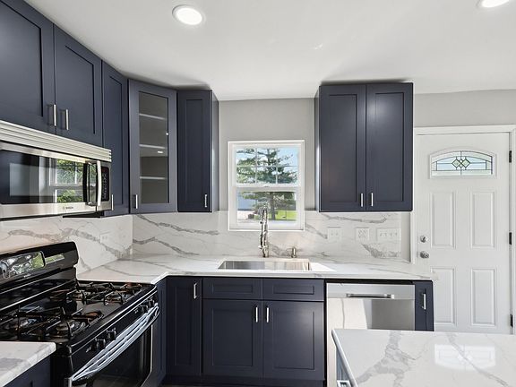 4th image of 1508 N Lake Shore Dr