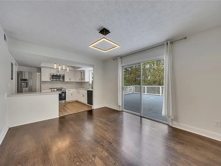 635 Anderson Walk — Photo 11