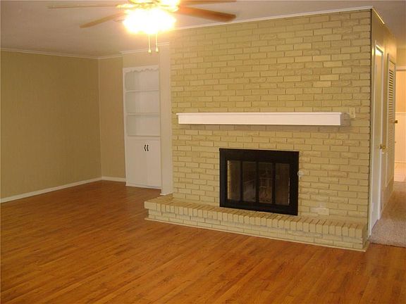 4th image of 4166 Brook Hollow Dr