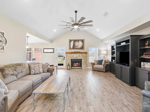 2978 Harwell Lake Rd, Weatherford, TX 76088