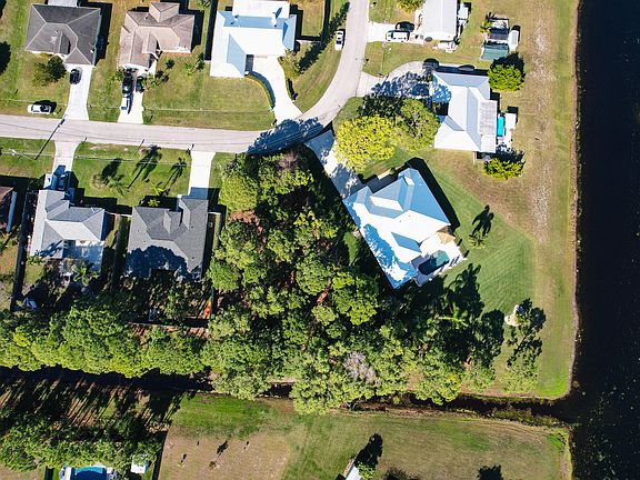 3rd image of 2296 SE Trillo Street