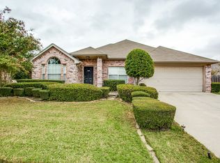 107 Quail Briar Ln, Arlington, TX 76002