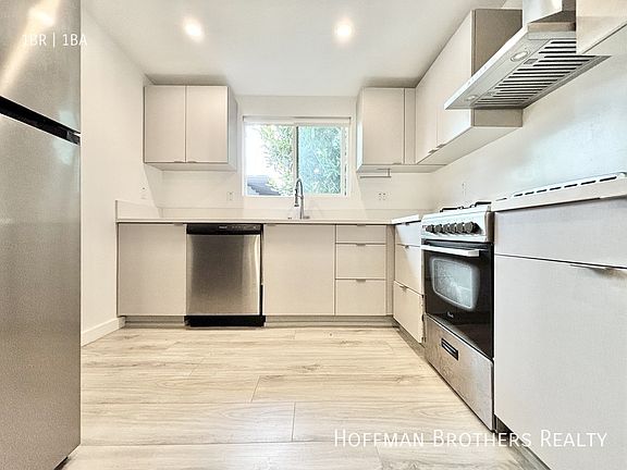 3rd image of 1568 Yosemite Dr APT 6