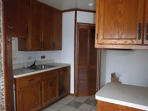 216 Marquette Kitchen 3
