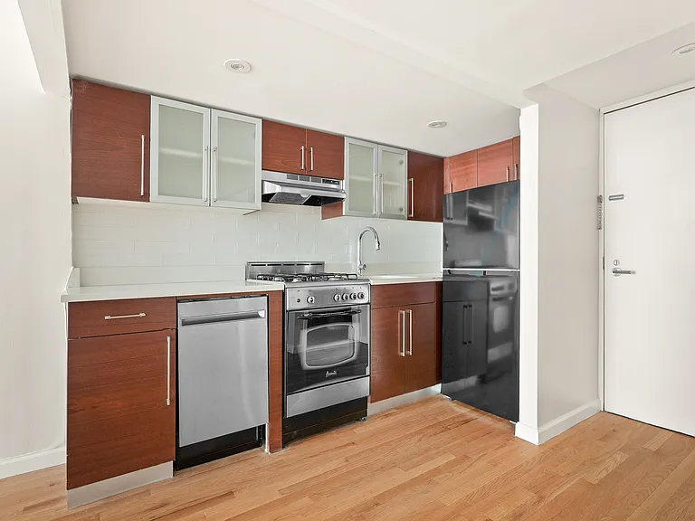 184 Thompson St #4E — Photo 9
