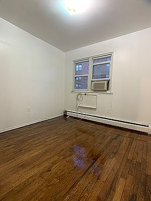 4th image of 142-04 Pershing Cres #3