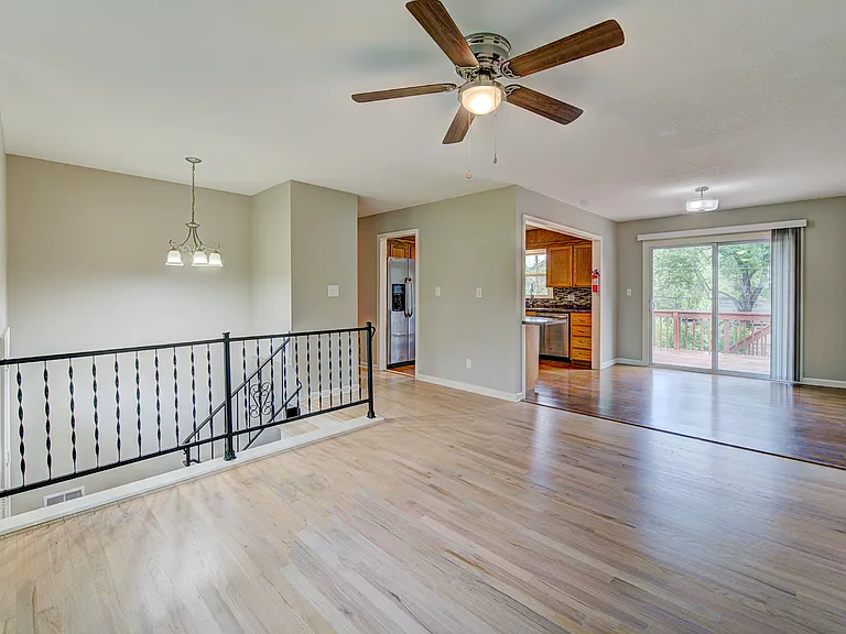 6910 NW Belvidere Pkwy — Photo 2