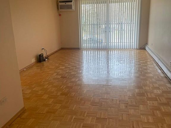 4th image of 16W515 79th St APT 204