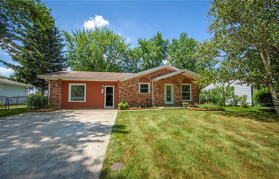 1st image of 1004 Meadow Ln