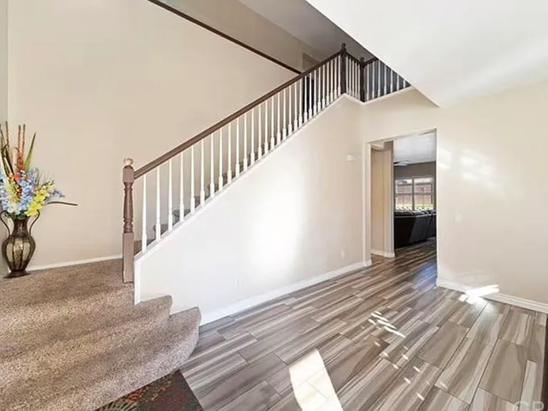 22412 Hawthorn Ave — Photo 4