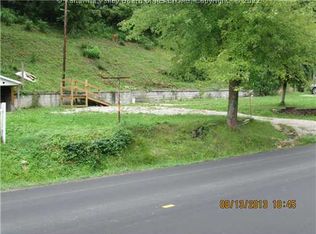 5163 Elk River Rd N, Elkview, WV 25071