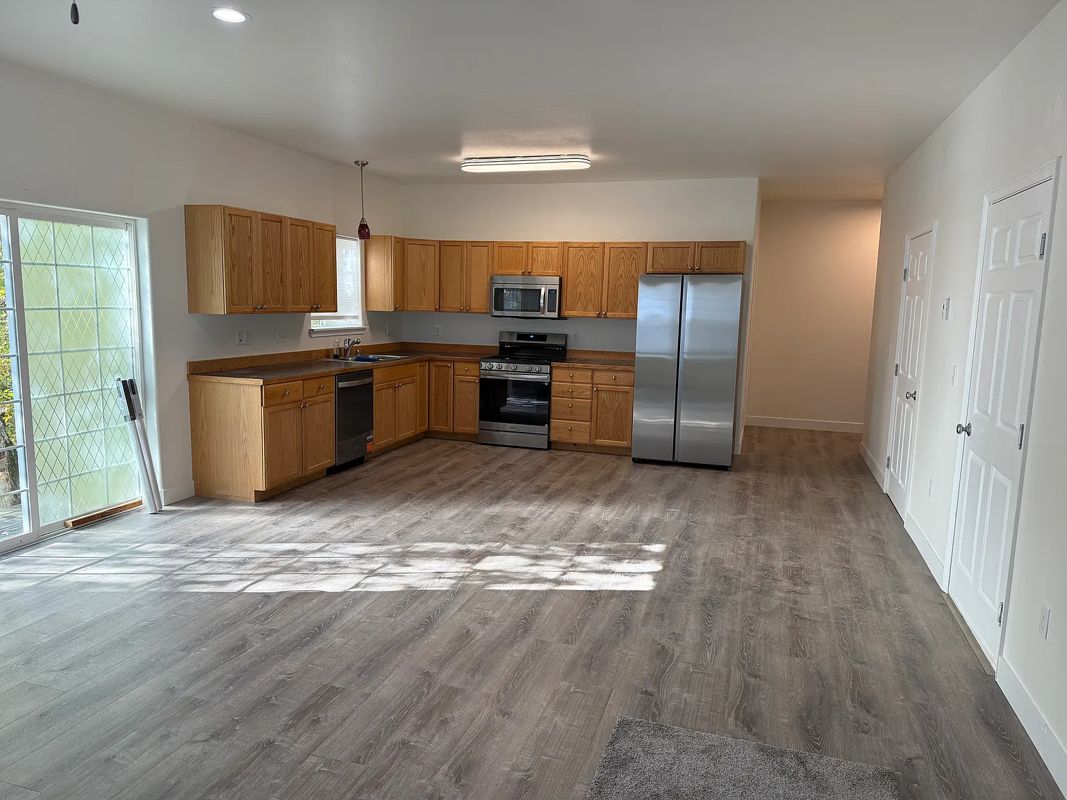 3 bed, 1450 sqft, $2,250 — Photo 2