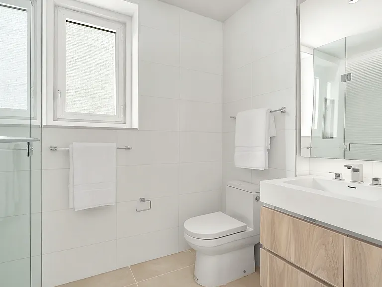 555 W 43rd St #7R — Photo 7