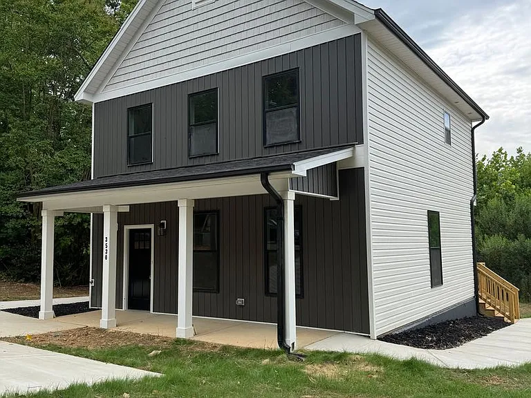3530 Charing Cross Rd — Photo 32