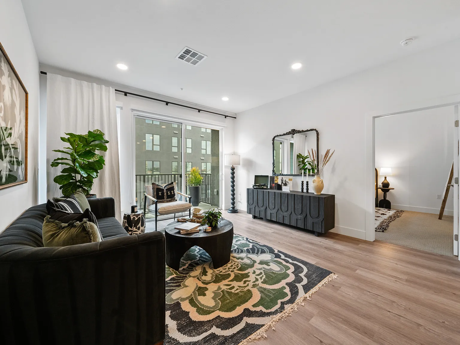 Rafferty — Photo 4