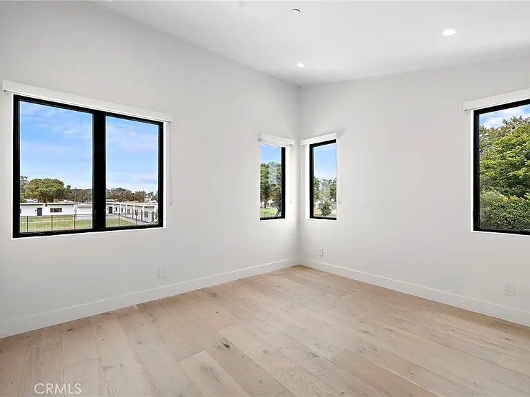 1511 Cliff Dr — Photo 23