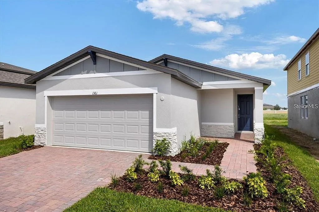 4 bed, 2.0 bath, 1630 sqft, $2,000 — Photo 1