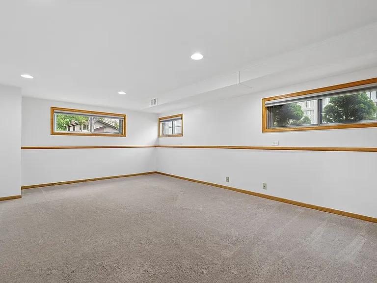 324 Mission Ave — Photo 6