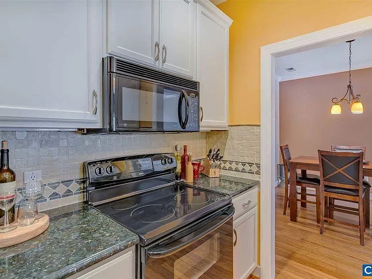 804 E Jefferson St #F — Photo 3