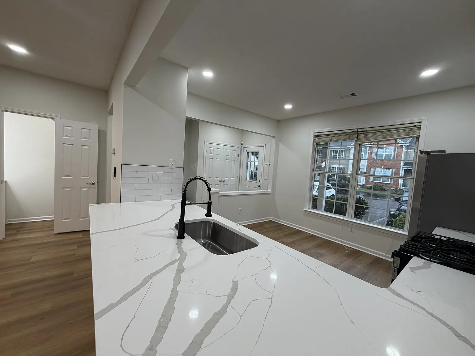 3 bed, 2.5 bath, 1344 sqft, $2,175 — Photo 3