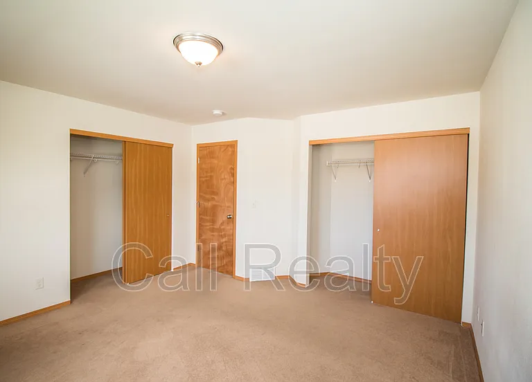2105 N Eden St — Photo 7