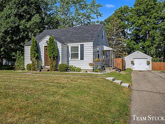 3rd image of 1125 Kusterer Dr NW