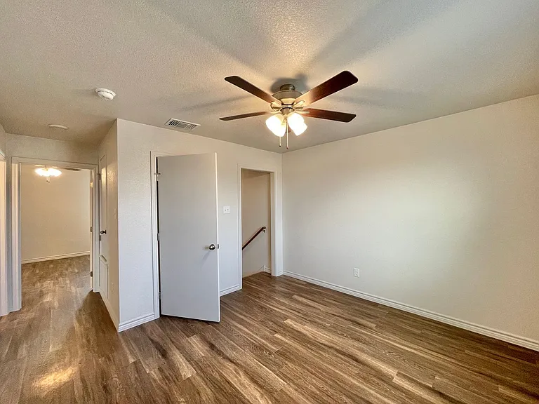 1708 Castroville Trl — Photo 16